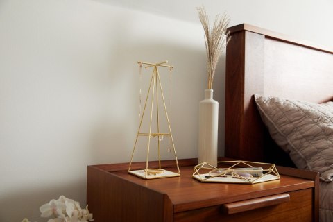 Organizer na biżuterię, kosmetyki PRISMA umbra - STAND/PRISMA/JEWELRY/BRASS