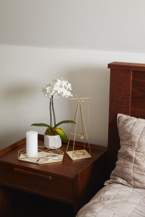 Organizer na biżuterię, kosmetyki PRISMA umbra - STAND/PRISMA/JEWELRY/BRASS