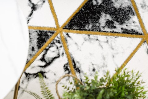 Dywan okrągły krótkowłosy ESTEMA MARBLETRIANGLES kolor czarny r160 hakano - RUG/LU/ESTEMA/MARBLETRIANGLES/BLACK+GOLD/R160