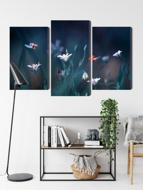 Obraz Wieloczęściowy Biedronki I Polne Kwiaty W Skali Makro Canvas 150x100 LBS-3944-C150-100_1X50-100_2X50-75