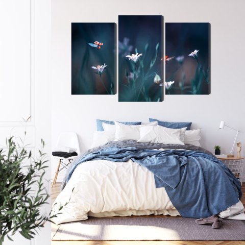 Obraz Wieloczęściowy Biedronki I Polne Kwiaty W Skali Makro Canvas Naturalny 180x120 LBS-3944-NC180-120_1X60-120_2X60-90