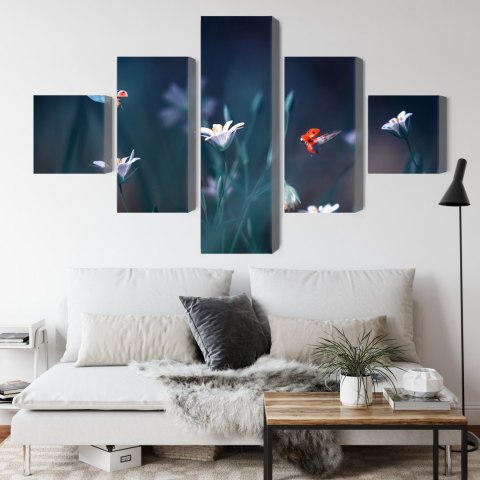 Obraz Wieloczęściowy Biedronki I Polne Kwiaty W Skali Makro Canvas 150x90 LBS-3947-C150-90_1X30-90_2X30-60_2X30-30