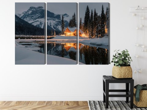 Obraz Wieloczęściowy Emerald Lake W Kanadzie Zimą Canvas Naturalny 150x100 LBS-2400-NC150-100_3X50-100