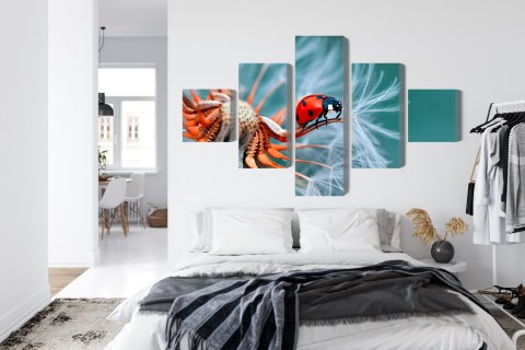 Obraz Wieloczęściowy Biedronka Na Mniszku Lekarskim W Skali Makro Canvas 250x150 LBS-3647-C250-150_1X50-150_2X50-100_2X50-50