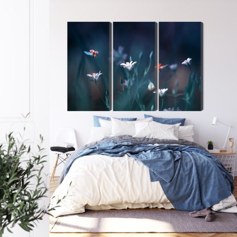 Obraz Wieloczęściowy Biedronki I Polne Kwiaty W Skali Makro Canvas Naturalny 180x120 LBS-3943-NC180-120_3X60-120
