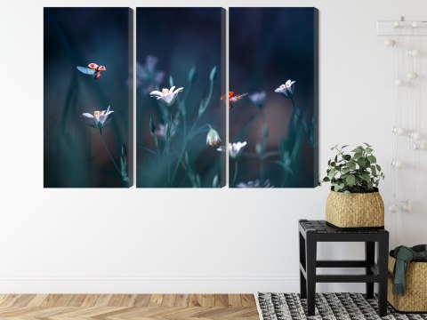 Obraz Wieloczęściowy Biedronki I Polne Kwiaty W Skali Makro Canvas Naturalny 180x120 LBS-3943-NC180-120_3X60-120