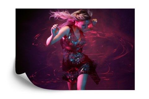 Fototapeta Młoda Kobieta W Tańcu Vinyl Gładki 152.5x104 FT-3825-VGL