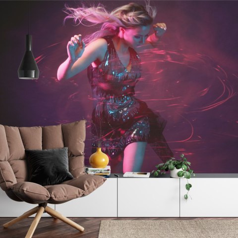 Fototapeta Młoda Kobieta W Tańcu Vinyl Gładki 152.5x104 FT-3825-VGL