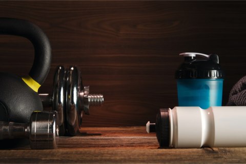 Fototapeta Sprzęt Sportowy Na Tle Desek Flizelina 208x146 FT-3955-VEXL