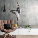 Fototapeta Tańcząca Baletnica Na Tle Betonowej Ściany Flizelina 208x146 FT-3831-VEXL