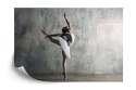 Fototapeta Tańcząca Baletnica Na Tle Betonowej Ściany Vinyl Gładki 152.5x104 FT-3831-VGL