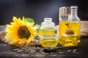 Obraz Na Płótnie Buteleczki Z Olejem Słonecznikowym Canvas Naturalny 100x70 LB-726-NC100-70