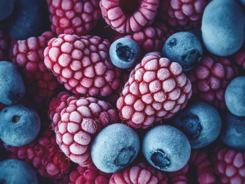 Obraz Wieloczęściowy Mrożone Jagody I Maliny Canvas 80x60 LBS-3915-C80-60_2X20-60_2X20-40