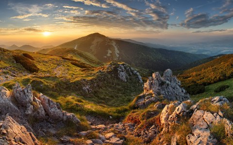 Obraz Wieloczęściowy Chlebowy Szczyt Na Słowacji Canvas 120x75 LBS-4418-C120-75_2X30-75_2X30-45