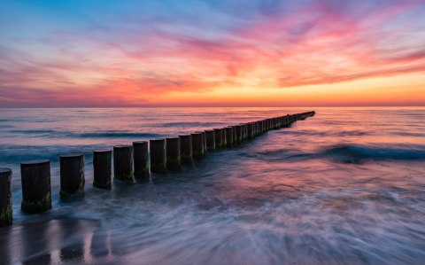 Obraz Wieloczęściowy Morze Bałtyckie Z Drewnianymi Falochronami Canvas Naturalny 80x50 LBS-2167-NC80-50_2X20-50_2X20-30