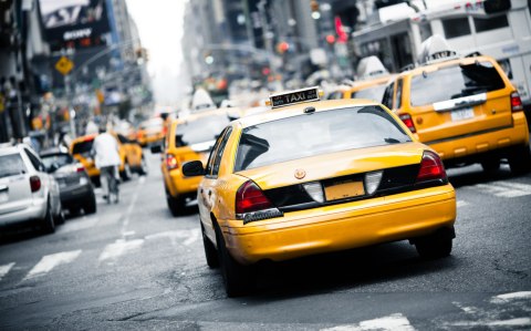 Obraz Wieloczęściowy Taksówki Na Ulicach Nowego Jorku Canvas Naturalny 80x50 LBS-2052-NC80-50_2X20-50_2X20-30