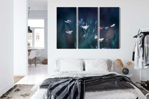 Obraz Wieloczęściowy Biedronki I Polne Kwiaty W Skali Makro Canvas 120x80 LBS-3943-C120-80_3X40-80