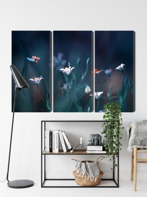Obraz Wieloczęściowy Biedronki I Polne Kwiaty W Skali Makro Canvas 120x80 LBS-3943-C120-80_3X40-80