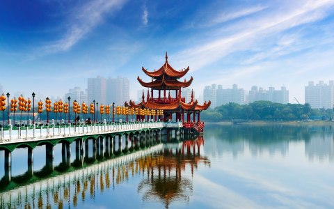 Obraz Wieloczęściowy Słynna Atrakcja Turystyczna Kaohsiung Canvas 120x75 LBS-2872-C120-75_2X30-75_2X30-45