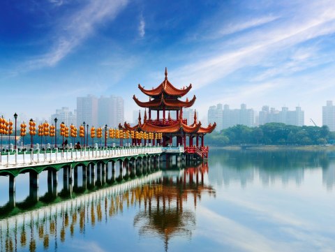 Obraz Wieloczęściowy Słynna Atrakcja Turystyczna Kaohsiung Canvas Naturalny 80x60 LBS-2871-NC80-60_2X20-60_2X20-40