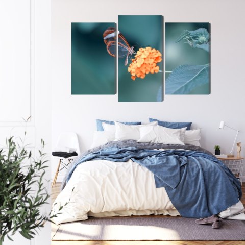 Obraz Wieloczęściowy Motyl W Letnim Ogrodzie Canvas Naturalny 150x100 LBS-3829-NC150-100_1X50-100_2X50-75