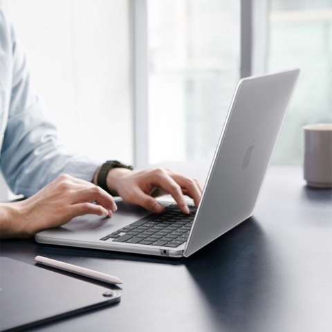 Spigen AirSkin - Obudowa MacBook Air 13,6" (M5/M4/M3/M2/2026-2022) (Frost Clear)