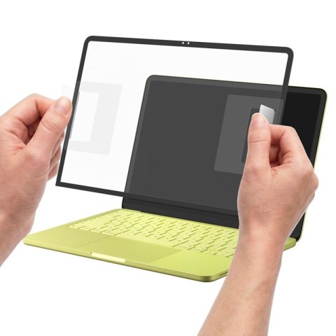 Spigen Glas.tR Slim FC - Szkło hartowane do MacBook Neo (Czarna ramka)